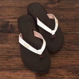 Cushion Reef Sandals